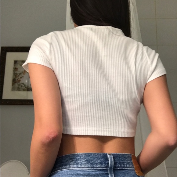 LIONESS / DAHLI- Ribbed White Crop Top - Picture 2 of 4